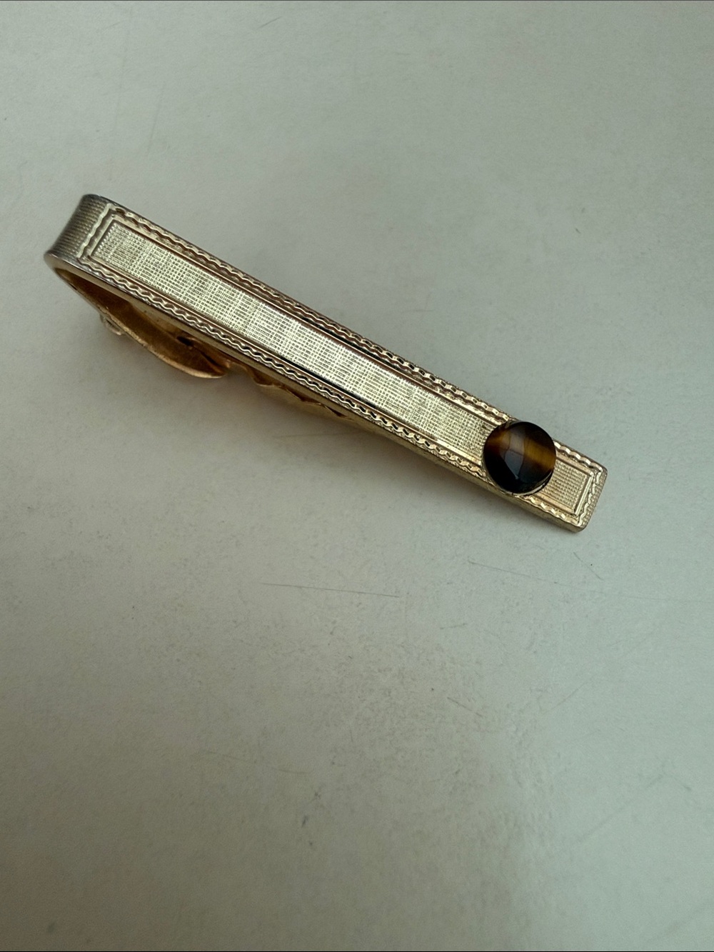 Vintage Gold Tone Mesh Textured Tie Clip with Tiger's Eye Cabochon